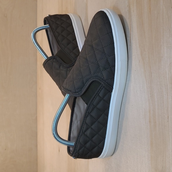 Steve Madden ECNTRCQT Womens Olive Slip On Sneakers - Picture 6 of 10